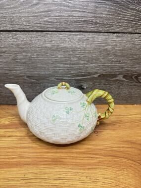 VINTAGE Belleek Irish Pottery Shamrock Pattern Basket Weave Teapot Ireland